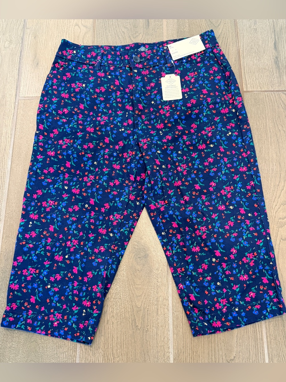 NWT St. John's Bay Floral Print Capri Pants in Blue, Pink & Red Colors sz 8P